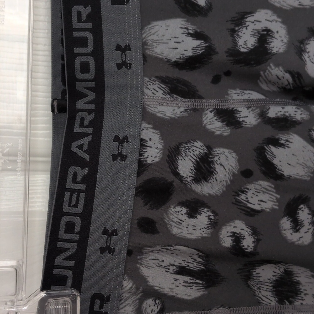 Under Armour Girls Leggings - Black Gray Animal Print - YS - Picture 2 of 6
